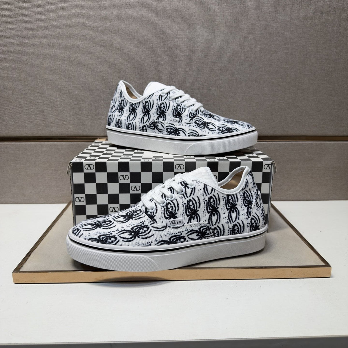 Vans Men's Black Graphic Print Low-Top Sneakers
